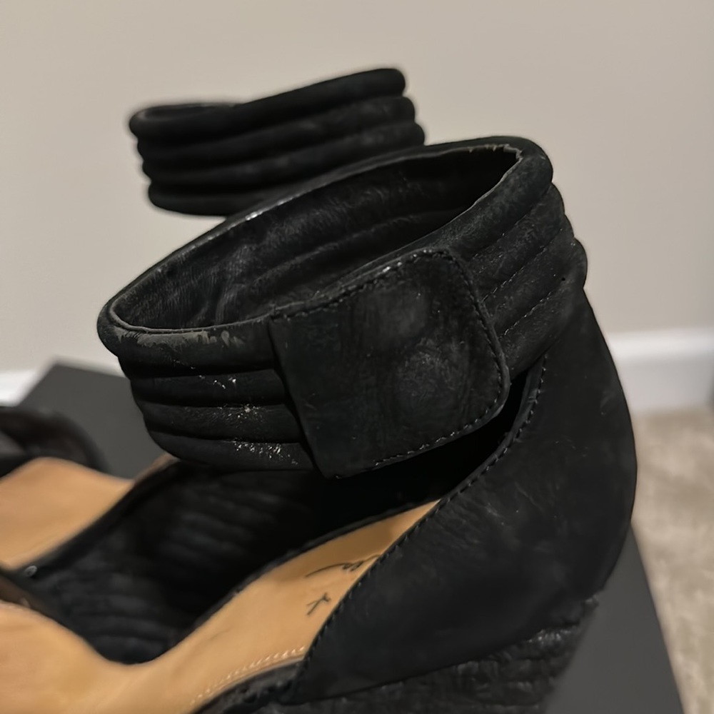 Sandles - Picture 6 of 6